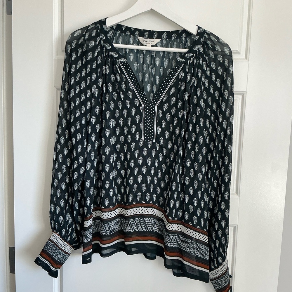 Black Printed V-Neck Long-Sleeve Blouse with Border Hem - Picture 1 of 4